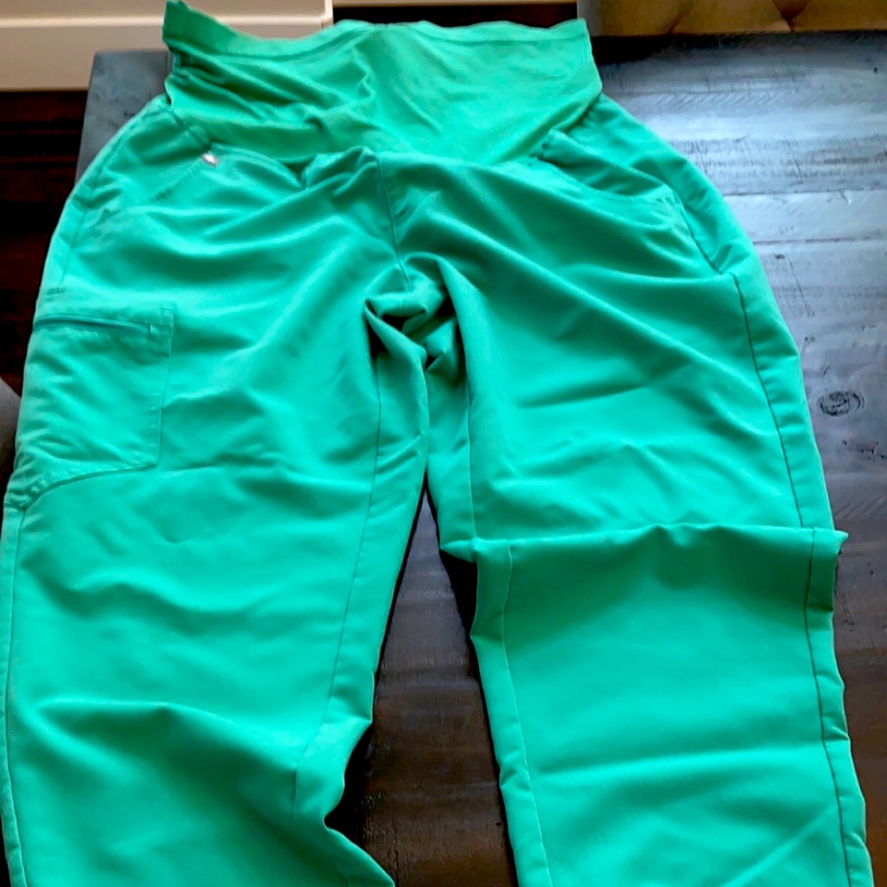 Figs maternity scrub joggers pants